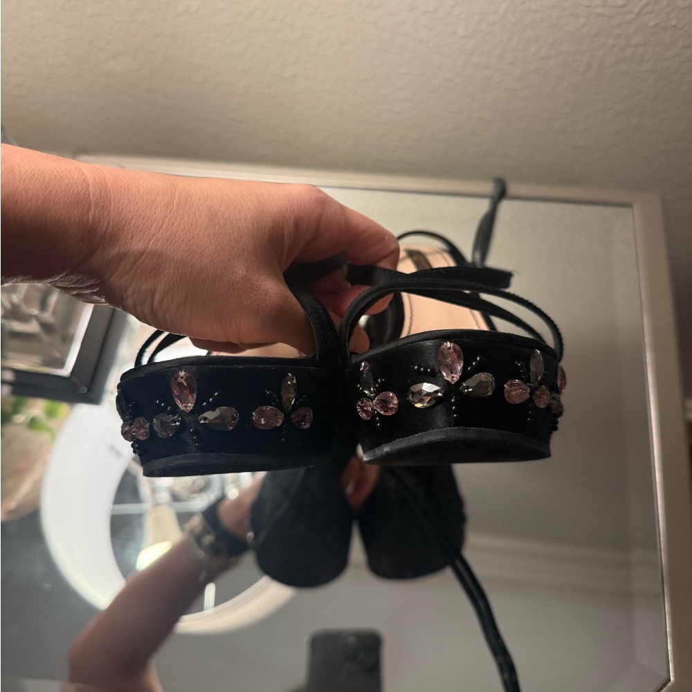 Luis Vuitton Elegant Black Strappy Women's Sandals - Picture 3 of 6